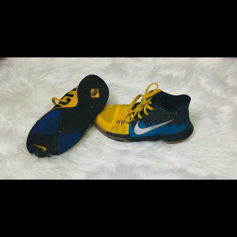 School Bus Kyrie 4’s